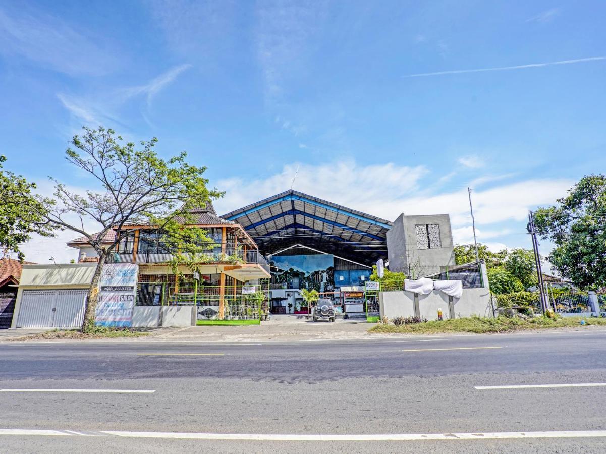 Oyo 90943 Mochi 88 Homestay Probolinggo Kültér fotó