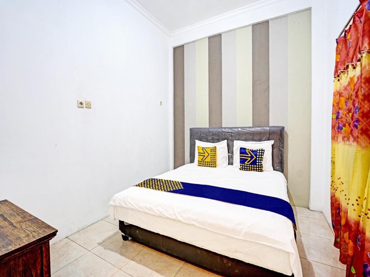 Oyo 90943 Mochi 88 Homestay Probolinggo Kültér fotó