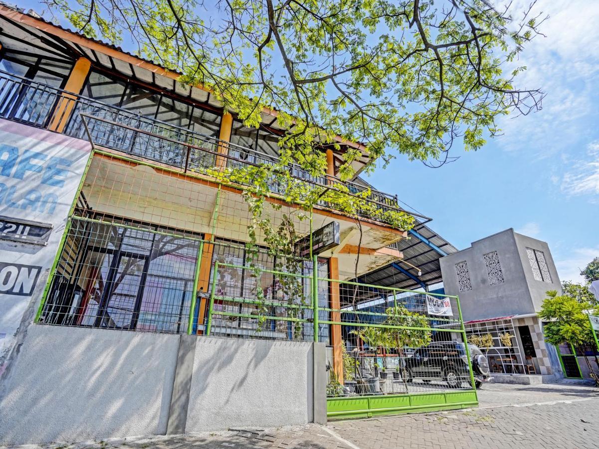 Oyo 90943 Mochi 88 Homestay Probolinggo Kültér fotó