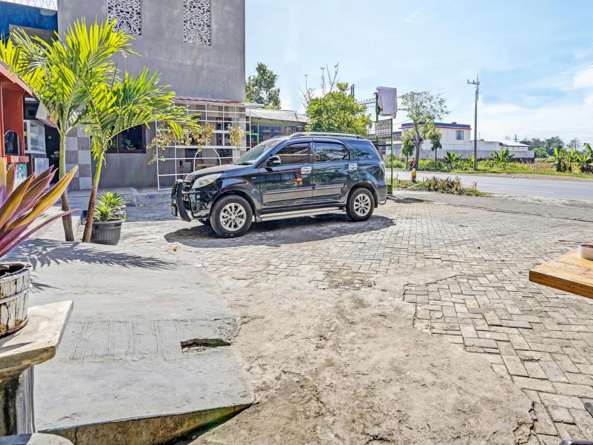 Oyo 90943 Mochi 88 Homestay Probolinggo Kültér fotó