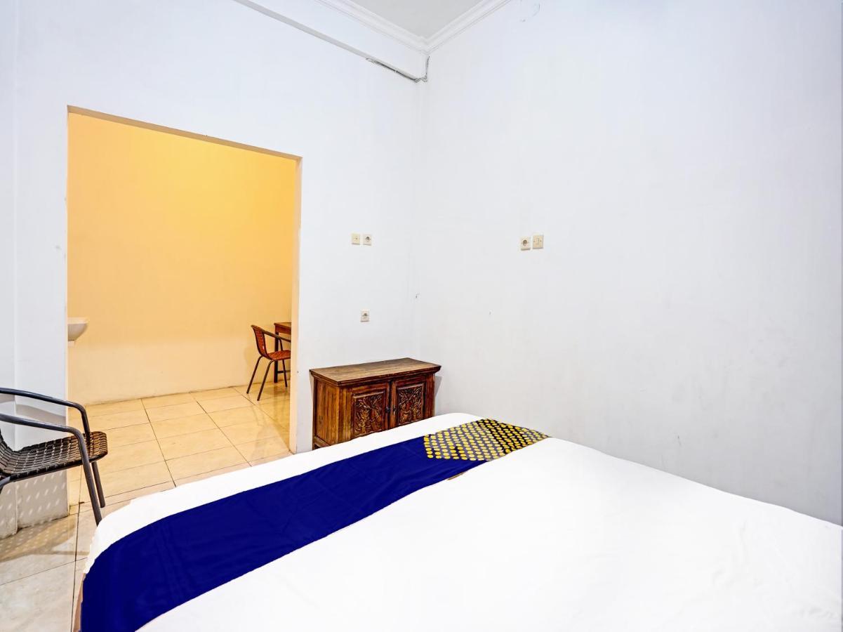 Oyo 90943 Mochi 88 Homestay Probolinggo Kültér fotó