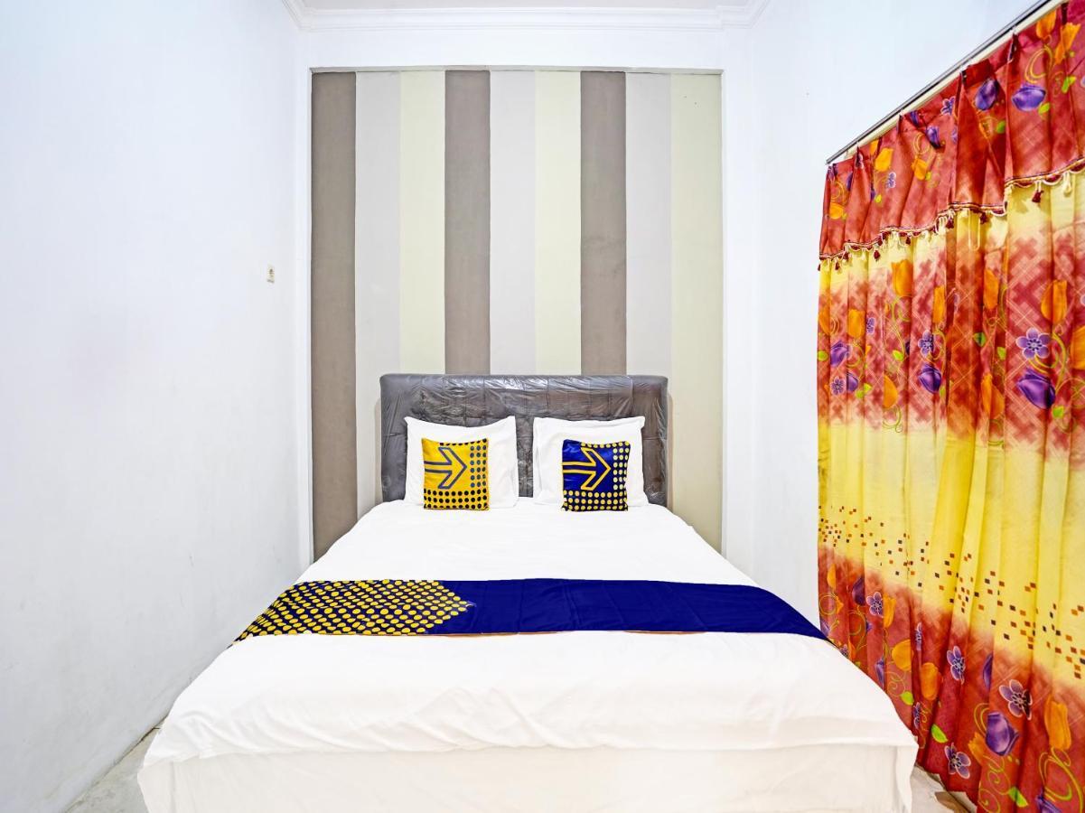 Oyo 90943 Mochi 88 Homestay Probolinggo Kültér fotó